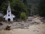 Chuva provoca deslizamentos de terra, enxurradas e deixa mais de 300 mortos e milhares de desabrigados nas cidades de Petrpolis, Terespolis e Nova Friburgo, regio serrana do Rio de Janeiro.
