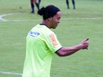 Ronaldinho Gacho chegou a Londrina, onde o time faz pr-temporada