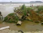 Leitor flagra destruio em Itaguau aps fortes chuvas em So Francisco do Sul