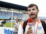 Rmulo Balbinotti cobrindo o Imbituba, de olho na torcida visitante