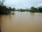 Rio do Testo transborda ao lado da SC 418.