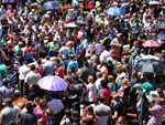 Milhares de pessoas presenciaram o enterro coletivo, que ocorreu por volta do meio-dia no Cemitrio Comunitrio de Linha Salto