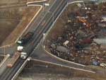 Tsunami atingiu uma estrada na cidade de Sendai, no Japo