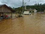 Cheias em Rio dos Cedros, Av. Tiradentes no centro.