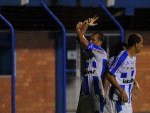 Marquinhos Santos comemora o seu gol diante do Cricima, o segundo do Ava na partida