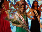 Michelly Bohnen durante o concurso do Miss Santa Catarina 2011, no Parque Beto Carreiro World