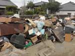 Destroos nas ruas de Asahi aps a passagem das ondas gigantes