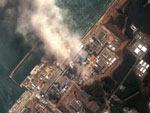 Imagem de satlite da DigitalGlobe mostra fumaa no reator nuclear da usina nuclear de Fukushima