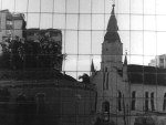 Reflexo da Igreja Santo Antnio, na Rua Padre Roma