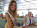 Michelly Bohnen, Miss Santa Catarina, na Feira Livre em Blumenau