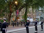 Integrantes da Marinha participam do ensaio do casamento do lado de fora da Abadia de Westminster, na capital inglesa   