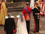 Casal no altar da Abadia de Westminster 