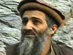 Vdeo divulgado pela TV rabe Al Jazeera mostra o lder da Al-Qaeda Osama bin Laden em regio montanhosa, em imagens de 2003
