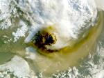 Imagens divulgadas pela Nasa neste domingo mostram a nuvem de cinzas provocada pela erupo do vulco islands Grimsvoetn