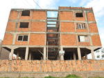 No condomnio Quara, em Porto Alegre, a construo de 48 apartamentos est paralisada desde outubro de 1982
