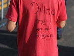 &quot;Dilma me da um altografo&quot;, frase na camisa