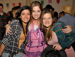 Bruna Magalhes, Dbora Silveira e Erika Knochenhauer