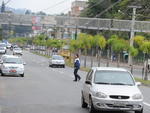 Na Rua Antnio da Veiga, pedestres no usam a passarela