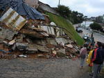 Queda de muro na Rua Antonina, no Bairro Itoupava Norte, em Blumenau