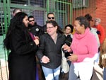 Algumas crianas foram socorridas por ambulncias do Samu, mas a maioria dos envenenados foi levado de nibus e deixados nos pronto-atendimentos da Lomba do Pinheiro e Bom Jesus. Quatro adultos foram levados para o HPS.