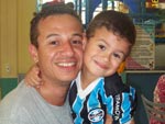 Meu irmo Alex com seu filho Arthur passeando no Shoping.