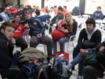 A torcida do Independiente j marcava presena em Porto Alegre na manh desta quarta-feira