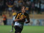 Roni comemora o gol do Tigre