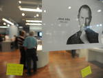 Loja catarinense da Apple homenageia Steve Jobs