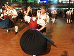 Oktoberfest 2011 conta com as danas tpicas para o pblico da festa 