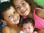 Neste dia especial quero homenagear esse trio que alegra os meus dias com seus carinhos e suas gargalhadas e dizer a eles que agradeo a Deus por t-los em minha vida. Meu filho Luiz Fernando, minhas irms Giovana e Natalia. Amo Vocs! Gabriele Bueno