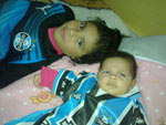 Minhas gremistas Roberta (7 anos) e Erica (2 meses). Janine Maciel Guilherme