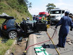 Um acidente entre uma carreta e um carro provocou a morte de uma pessoa, no incio da tarde desta segunda-feira, na SC-401, prximo ao trevo de Canasvieiras, no sentido Norte da Ilha, em Florianpolis. 