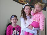 Sabrina, de 8 anos, Nicole, de 11 anos, e Andressa, de 2 anos.