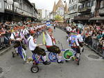 Desfile da Oktoberfest anima o pblico na Rua XV