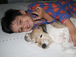 Segue em anexo a foto do Matheus (Tho) com nossa cachorrinha Fef. Grandes amigos. Joo Batista Nonnemacher