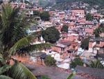 Favelas interminveis no complexo do Alemo.