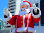 Papai Noel gigante na Praa Almirante Tamandar, em Balnerio Cambori