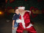 A dona de casa Kelen Cris Martins enviou uma foto de seu filho Bruno Martins Buzzatto, 7 anos, que ficou muito contente com o Papai Noel na Praa Saldanha Marinho