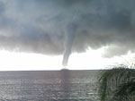 A atuao de um ciclone extratropical do Oceano Atlntico provocou o aparecimento de trombas d'gua em Arambar, na regio da Lagoa dos Patos