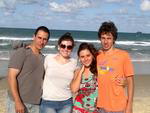 Deni, Fabiane, Vivian e Luca aproveitam dia de sol na praia dos Ingleses, em Florianpolis