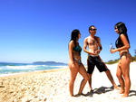 Daniela Menezes Ferreira, Paulo Roberto Silveiro e Renata da Rosa na praia do Moambique