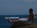 Tulio pensando na vida e curtindo o sol na Praia da Tainha em Bombinhas 