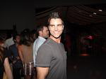 Foto do ator Colin Egglesfield na Posh, em Jurer Internacional