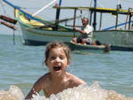 A filha da leitora Maurina Alexandre, Natalia Alexandre Reimer  curtindo na Praia do Trapiche em Penha, SC 