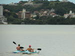 Na praia do Cacup, esportes aquticos eram a pedida para a manh de domingo