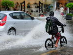 Chuva alaga principais ruas da cidade de Balnerio Cambori