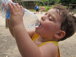 Nicolas com 1 ano e 10 meses passeando no Parque do Crrego Grande 