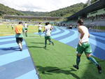 Entrada dos jogadores do Metropolitano, antes da partida que seria vencida pelo Brusque por 1 a 0.