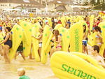 2 lugar: Praia Bondi, em New South Wales, estado de Sidney = 1,376 competidores no mar ao mesmo tempo    