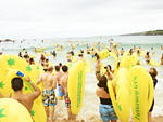 2 lugar: Praia Bondi, em New South Wales, estado de Sidney = 1,376 competidores no mar ao mesmo tempo    